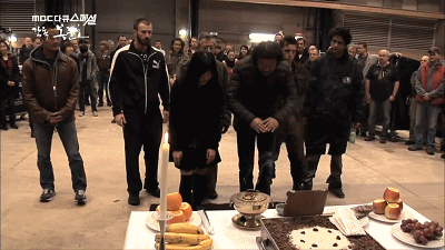 又是烧香,拜神,供猪头?这部电视剧的开机仪式——"别出心裁"