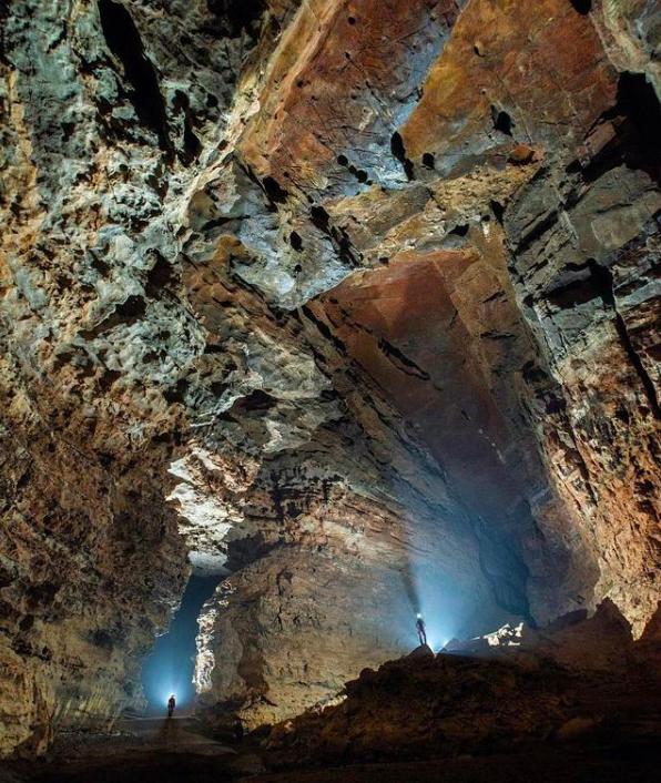 藏传佛教四大神山阿尼玛卿山下发现神秘空间,面积比整个重庆还大