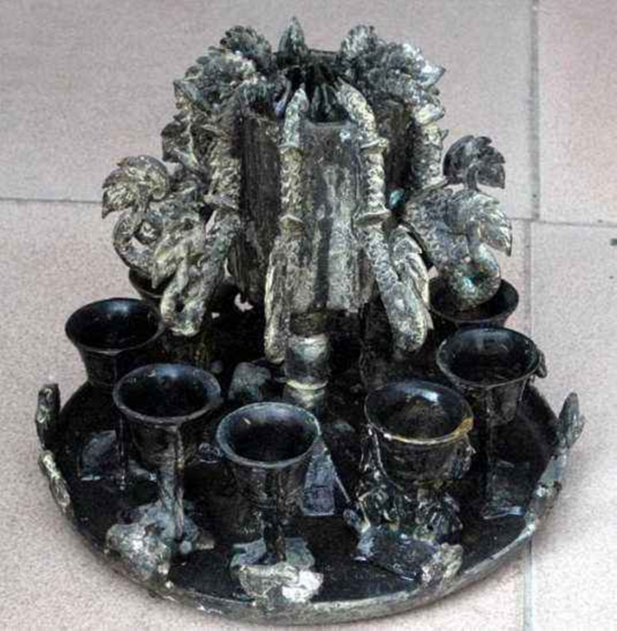 1971年,国宝九龙杯离奇失踪,偷盗之人身份特殊,周总理妙计夺回