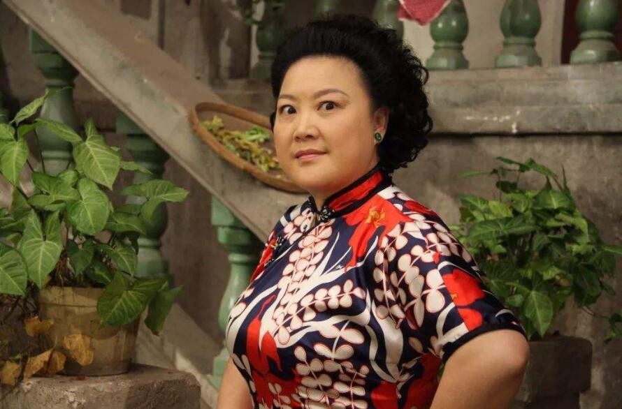 那年,虎艳芬拒绝出演《七十二家房客》八姑,成就了包租婆黄伟香