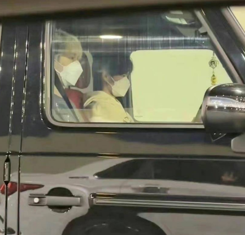 19岁张真源开大g,刚拿证就开车,被质疑超速行驶,视频只见残影