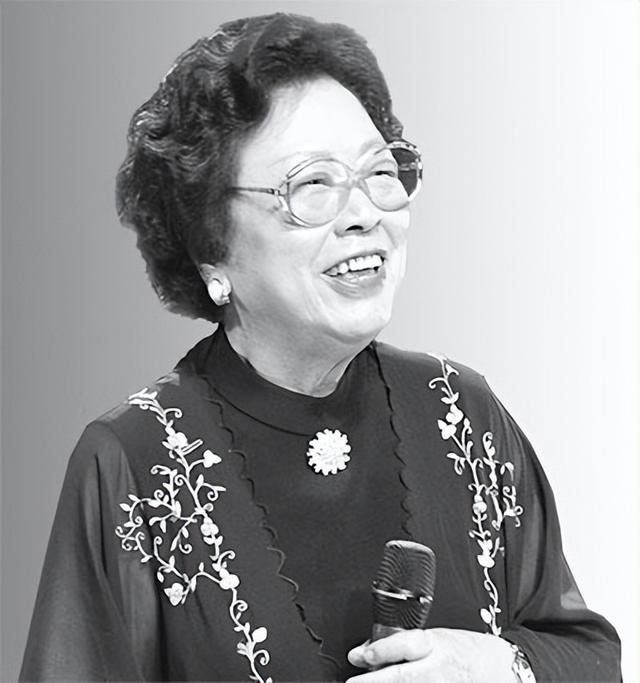 "白毛女"王昆:与大九岁初恋携手走过71年弥留之际终于解开心结