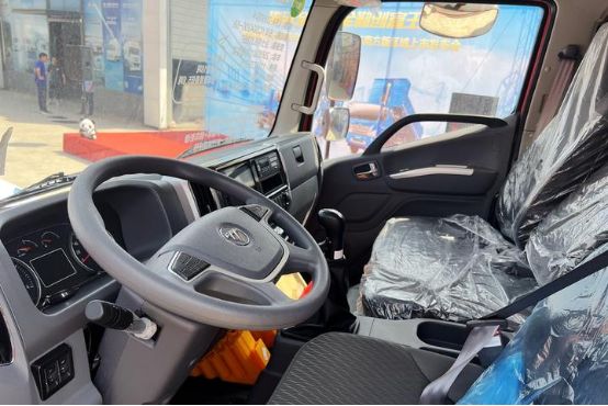 蓉城添猛将!福田瑞沃大金刚es5两轴大黄牌工程车南方版上市