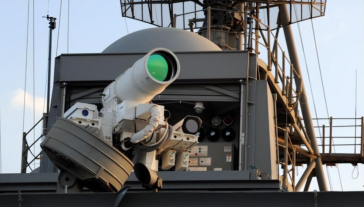 055b型驱逐舰正建造,配电磁炮和激光武器,预估数量可达到36艘