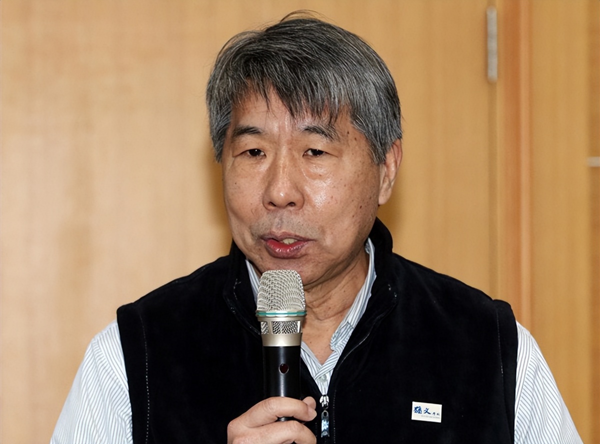 曹贼无耻!曹兴诚辱骂"中天",叫嚣训练300万民兵"对抗"大陆