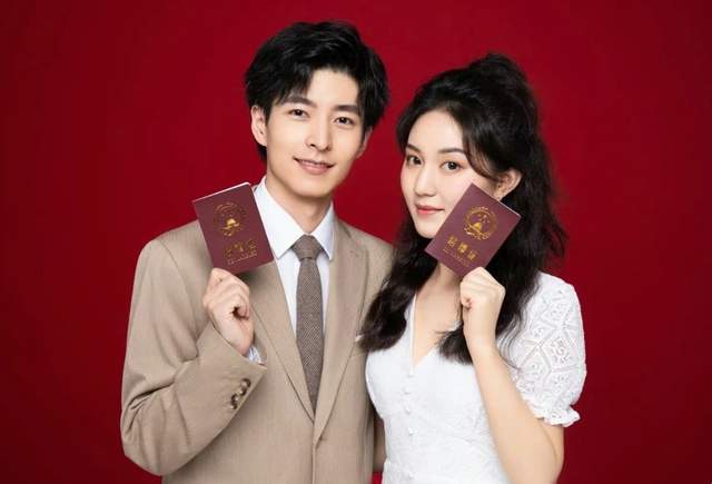 27岁学霸男星郭文韬官宣结婚,晒结婚照郎才女貌,曾是北大校草