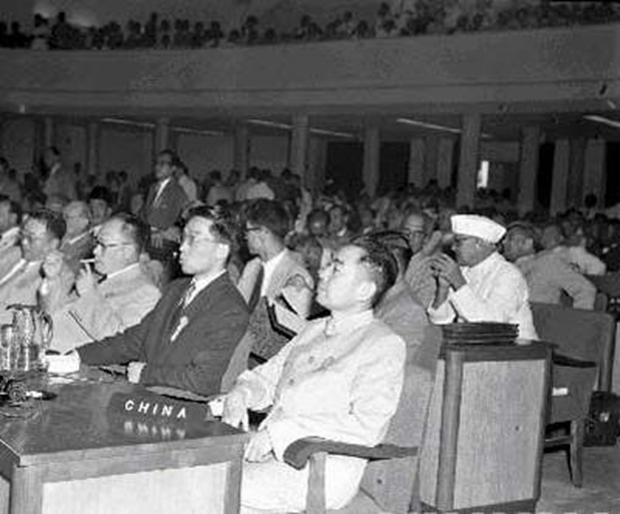 周总理外交有多强?万隆会议,几句发言就力挽狂澜,多国鼓掌道歉