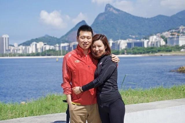 名将杜丽嫁小4岁奥运冠军老公,退役当教练拼下儿子美成女神幸福