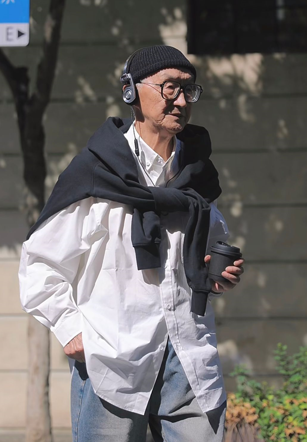 86岁爷爷挑战"年轻感穿搭",没想到比年轻人帅气时髦