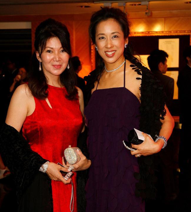 首届港姐冠军孙泳恩近况,花甲年华气质依旧,曾艳压赵雅芝摘桂冠