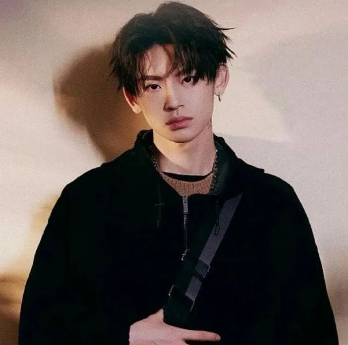 「成都」小鬼-王琳凯2023巡回演唱会,一起感受新生代的音乐力量