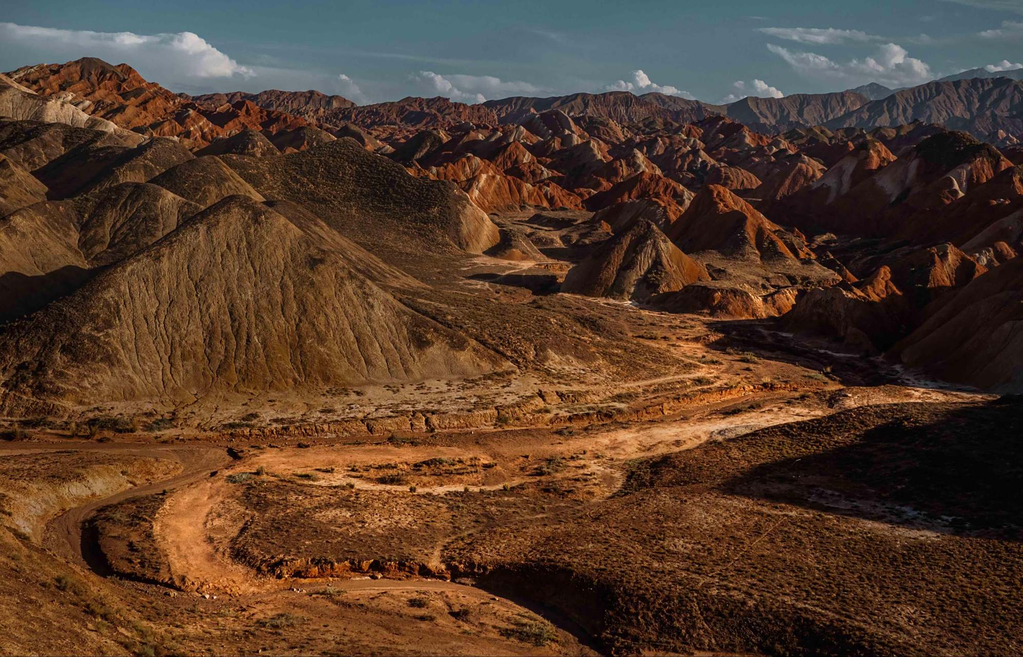 我的旅行日记# 在中国大西北的壮丽风光中,我度过了一段难忘的旅程