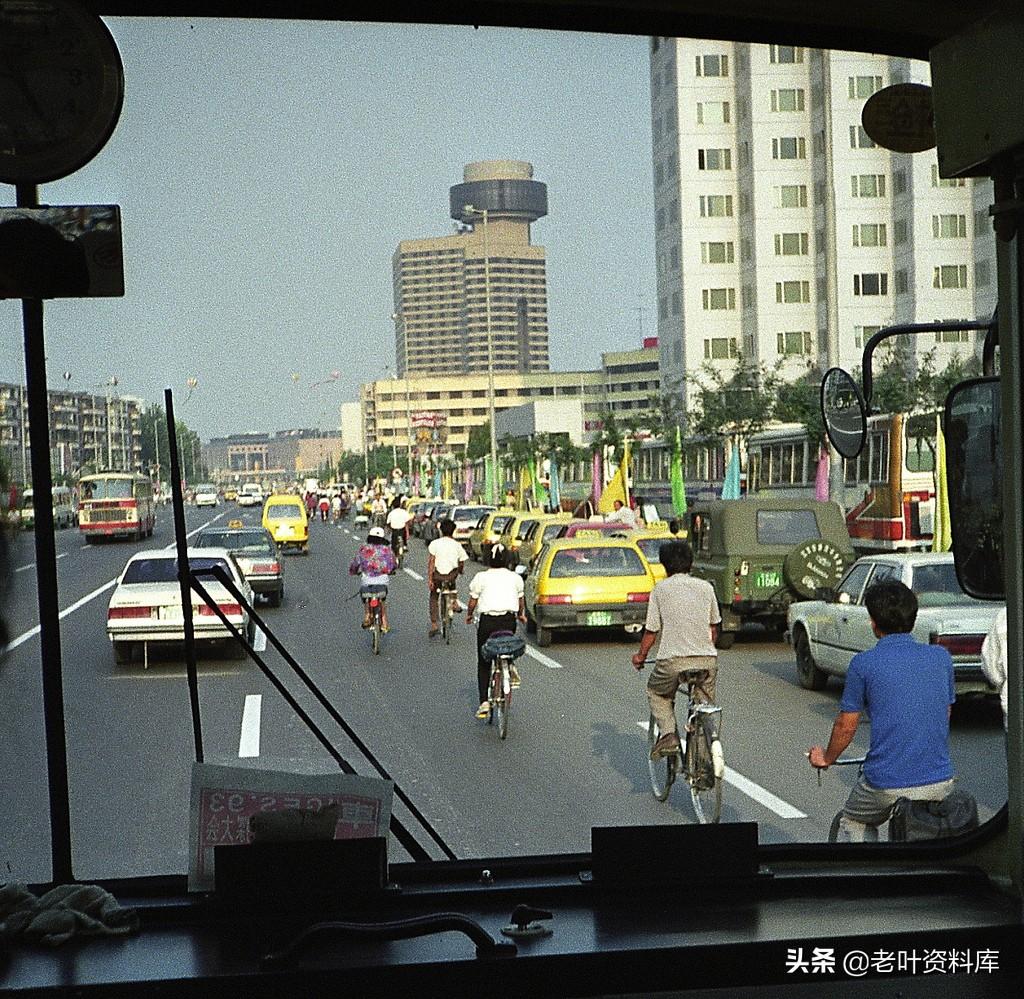 42万解放青汽jh6 生活舱 550马力 双层卧铺 衣柜 马桶 淋浴