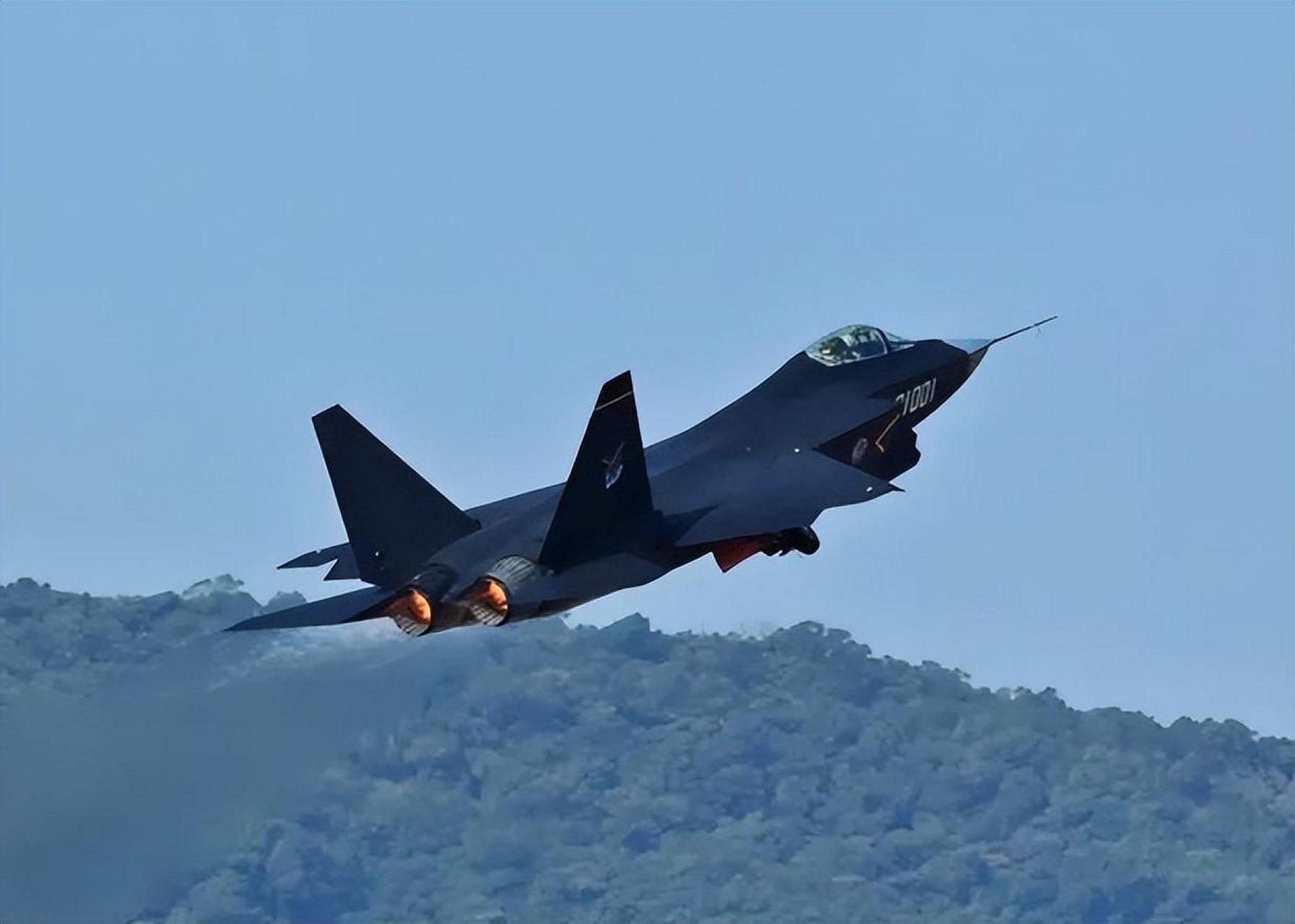 歼35的成功试飞标志着中国新一代舰载战斗机向"弹射","隐身","五代机"