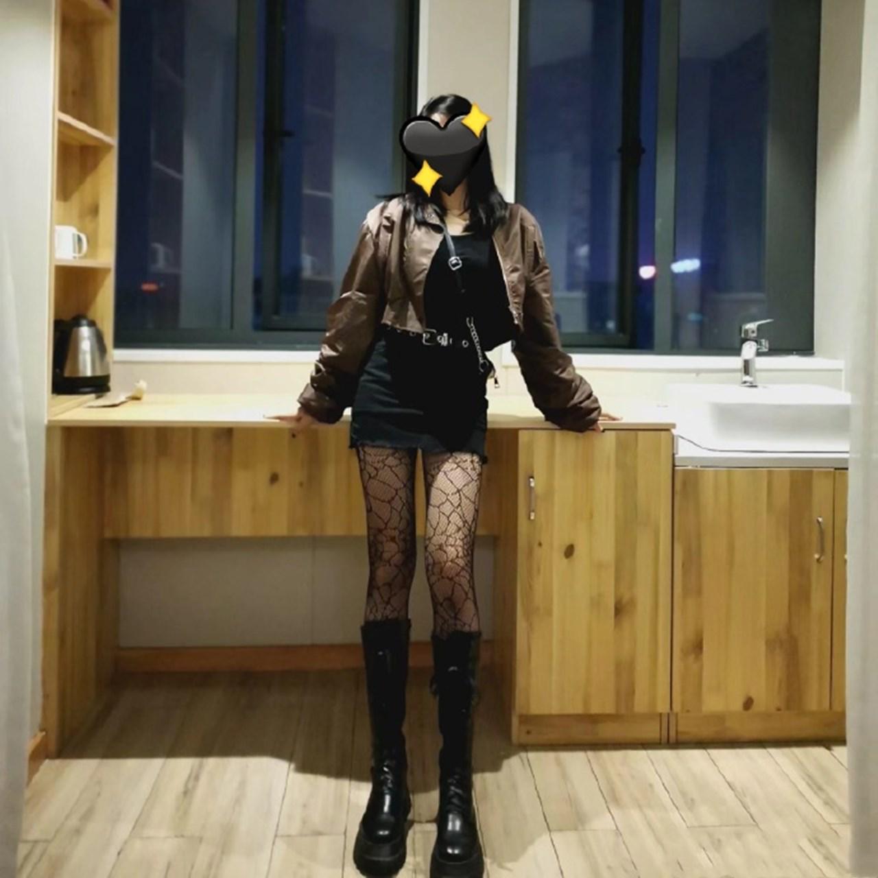 小团团近照曝光,身材匀称大长腿让人羡慕,女神气质溢出屏幕
