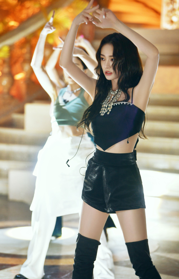 周洁琼的"圆规腿"有多绝?当她穿上三分裤,女生都自闭了