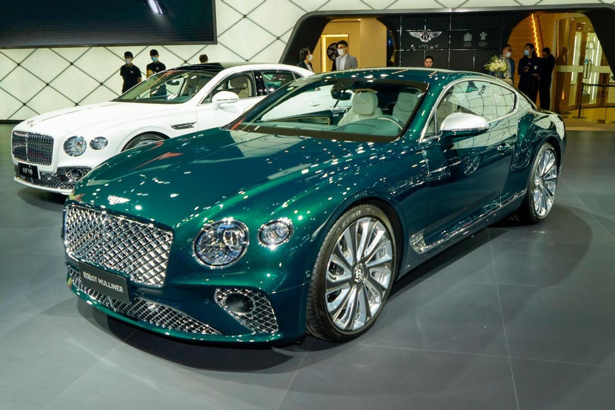 搭载4.0t发动机,定位豪华超跑,拥有超大溜背,评测宾利欧陆