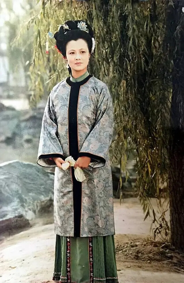 平儿挨打后,谁替她喊冤,谁替她做主,谁宽慰她,谁贴心帮她?