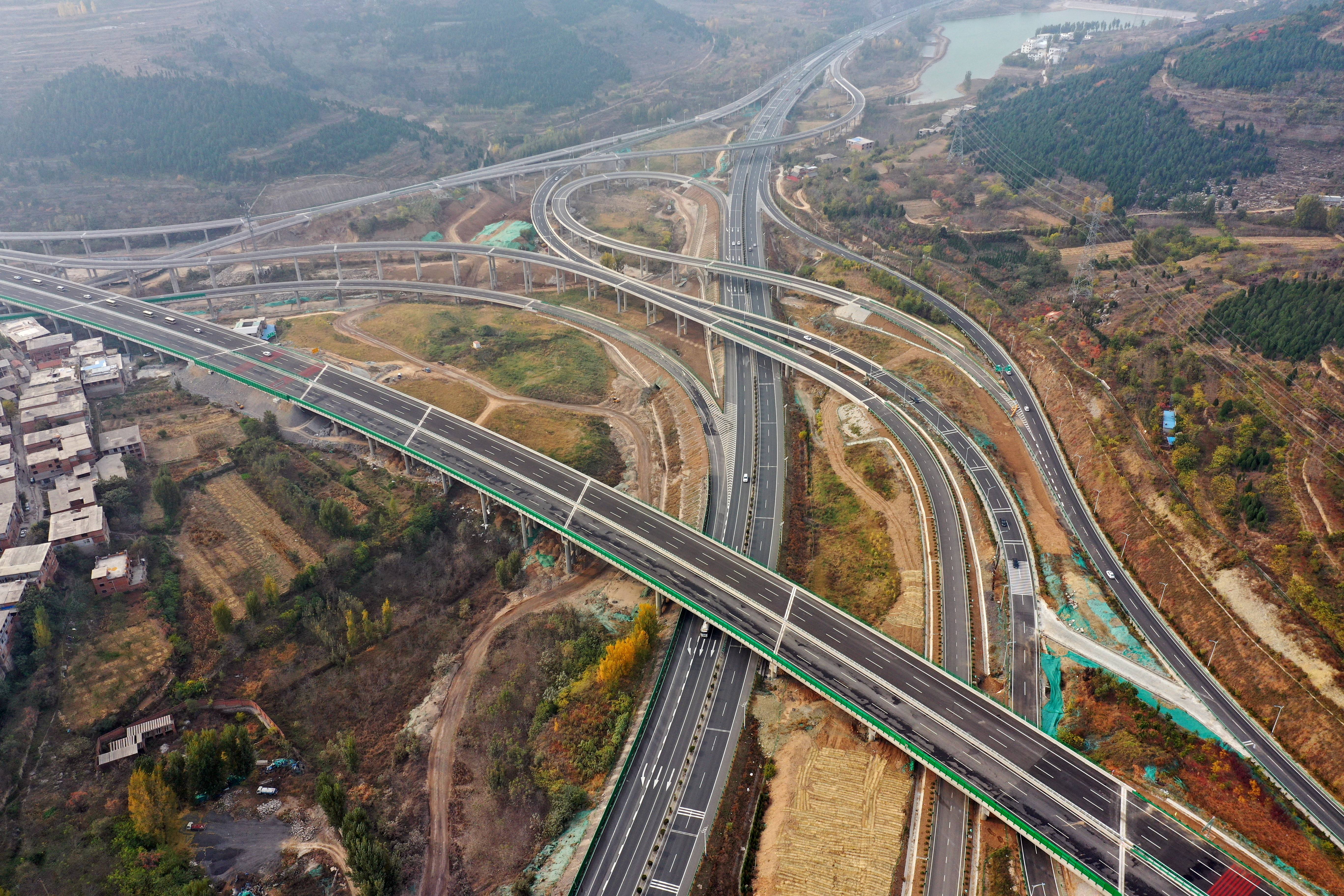 济泰高速公路图片