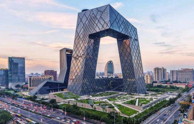 在北京的"央视大厦",被美国人拍摄后,引起大家热议