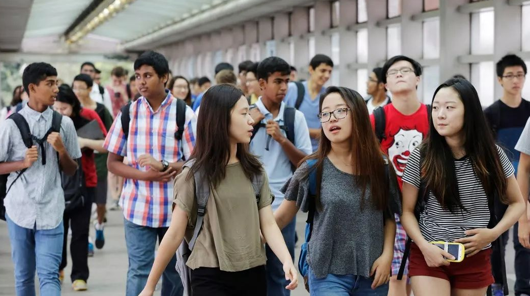 大量美籍华人回国治病,死活不缴医药费?扬言:难道我不是中国人