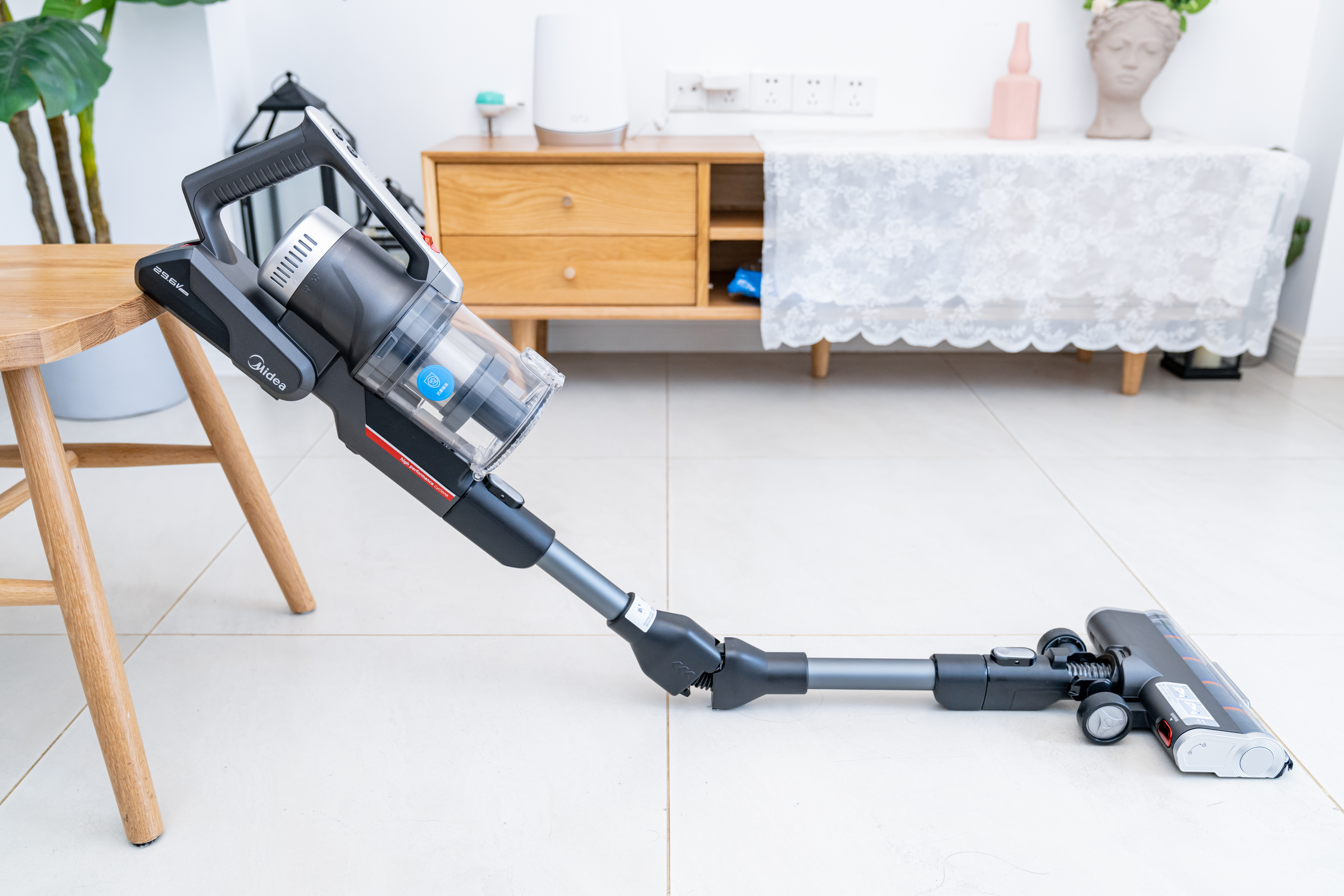 能让保洁阿姨"害怕"?扬子推出无线轻便吸尘器,家用车用都可吸