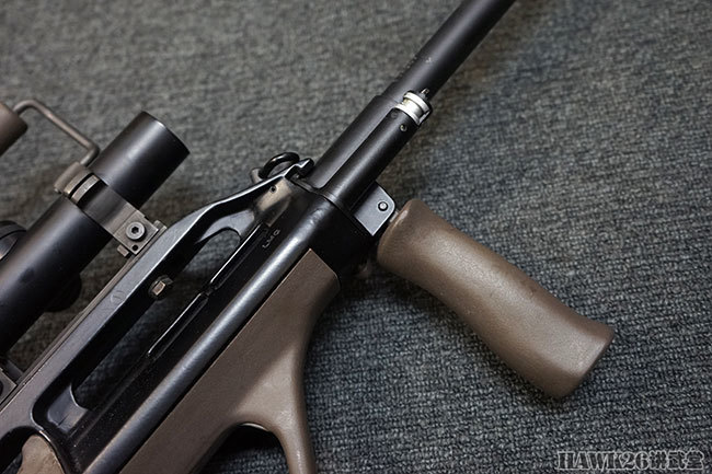 细看:日本古董店新上架的aug轻机枪 配件齐全 难得一见小细节