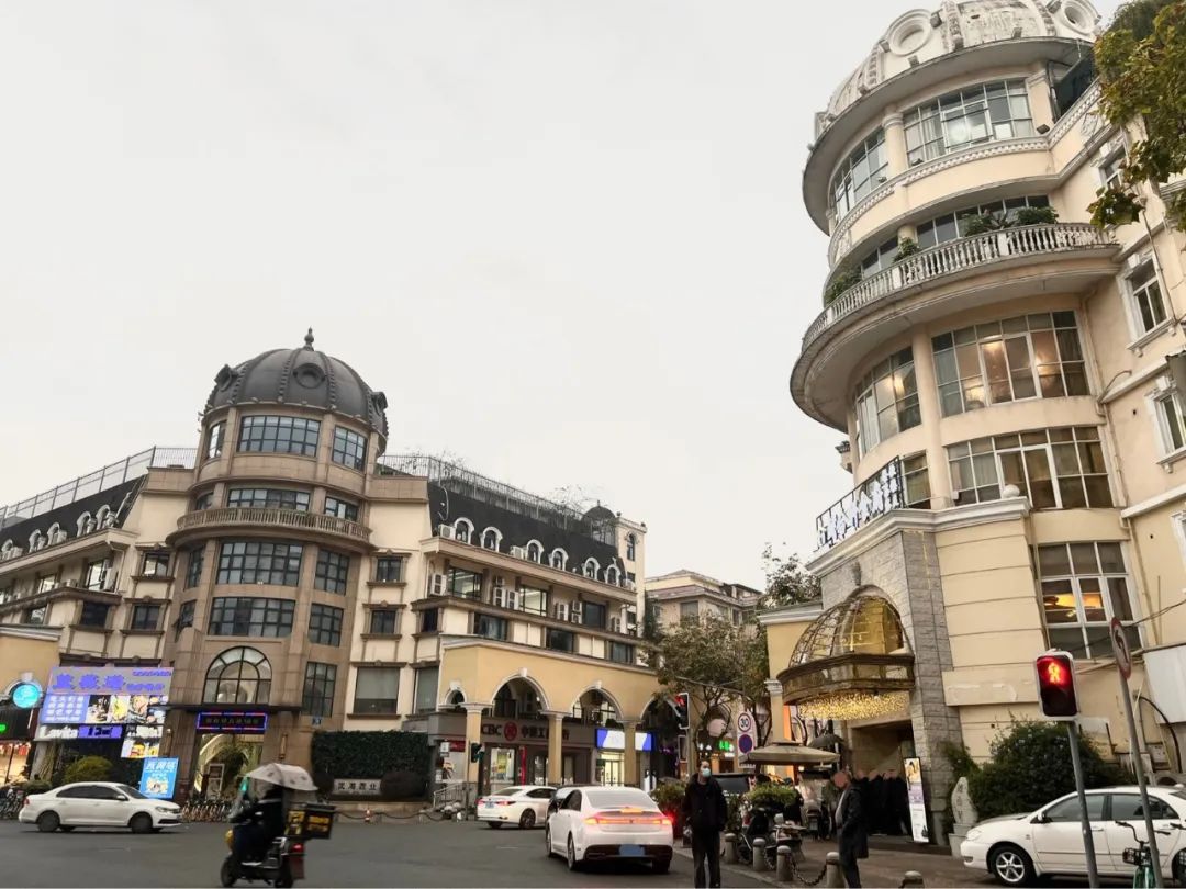 野生的大世界广场,桐梓林深处的美食天堂