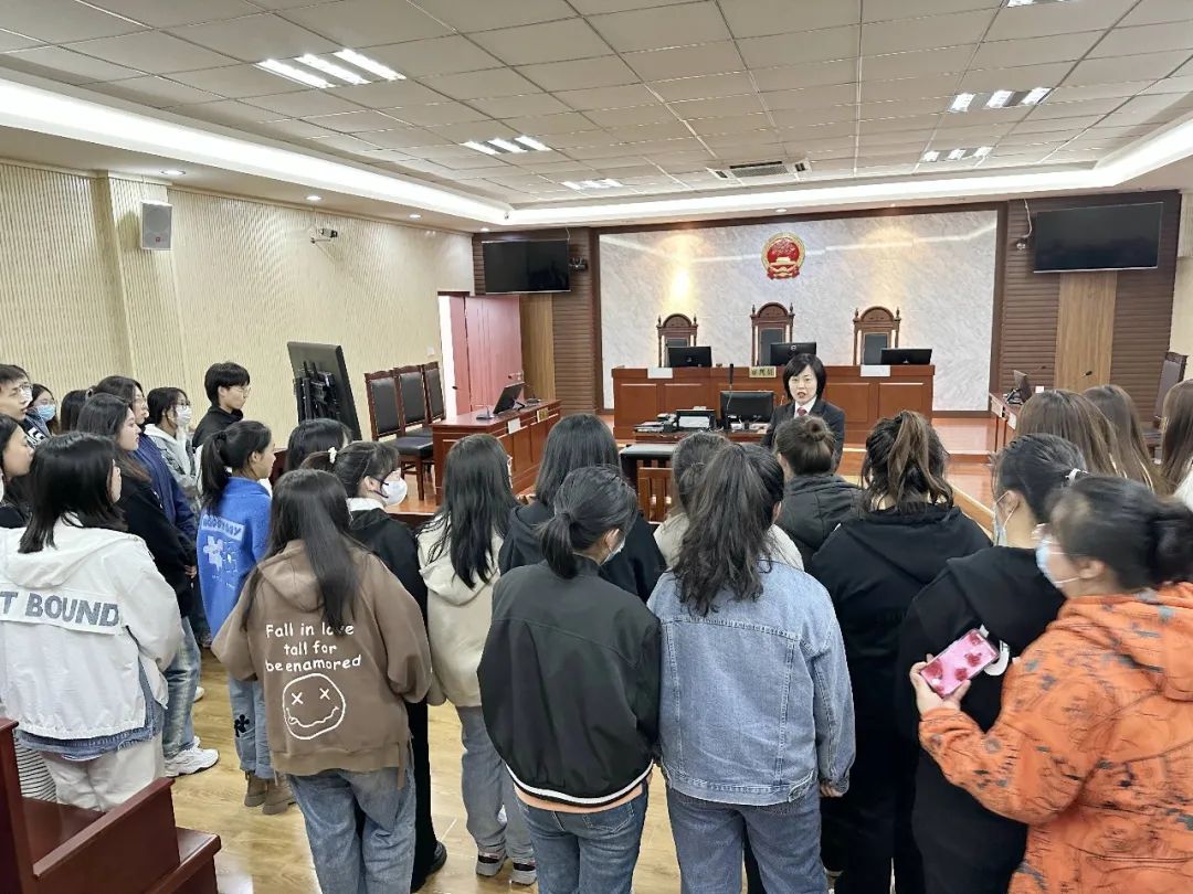 第148次公众开放日  黑幼专师生进法院 司法体验零距离