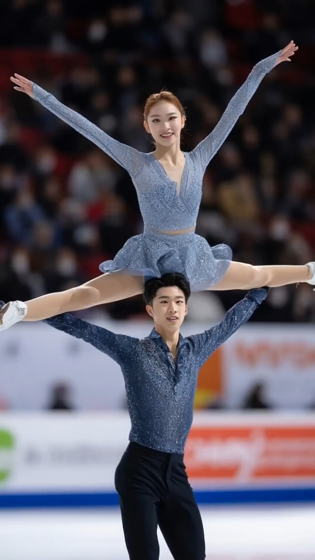 舞余裙带绿双垂,酒入香腮红一抹,双人组花样滑冰