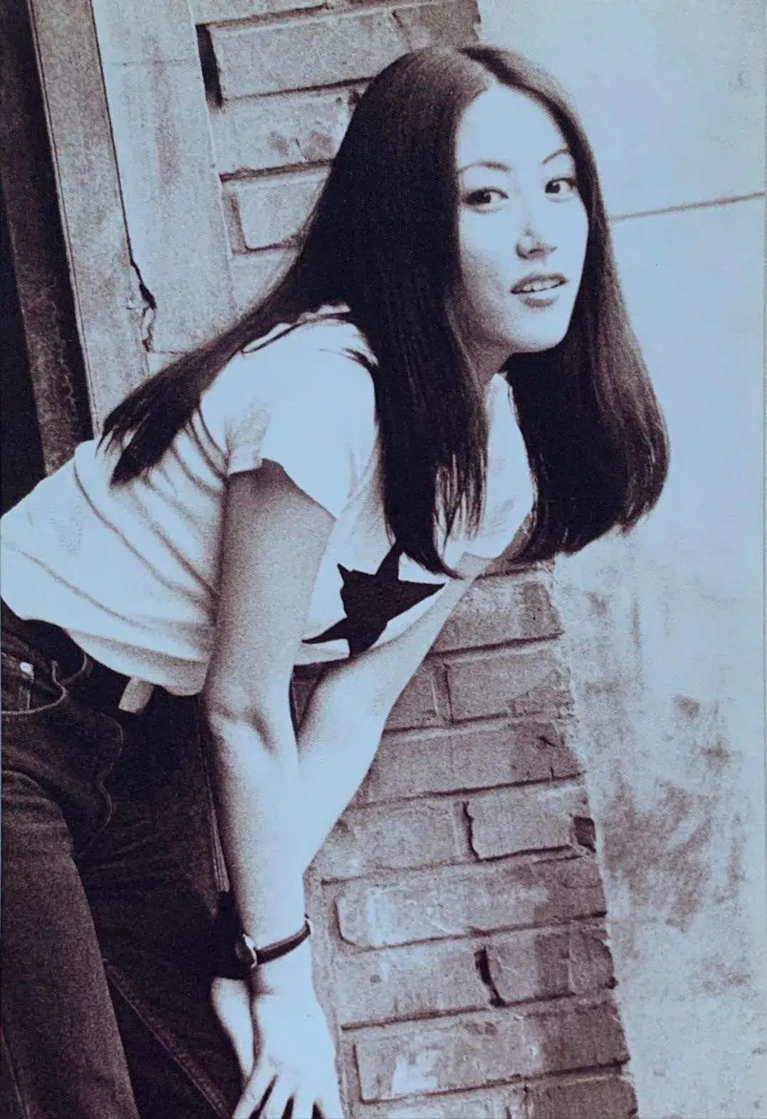 被王菲抢走窦唯,婚后11年丈夫离世,"摇滚才女"姜昕现状如何?
