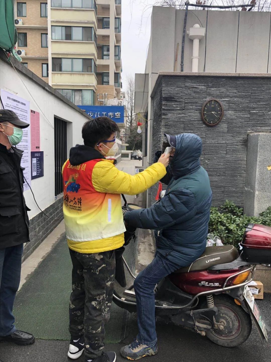 那个坚守在抗疫一线的优秀志愿者即将踏入军营