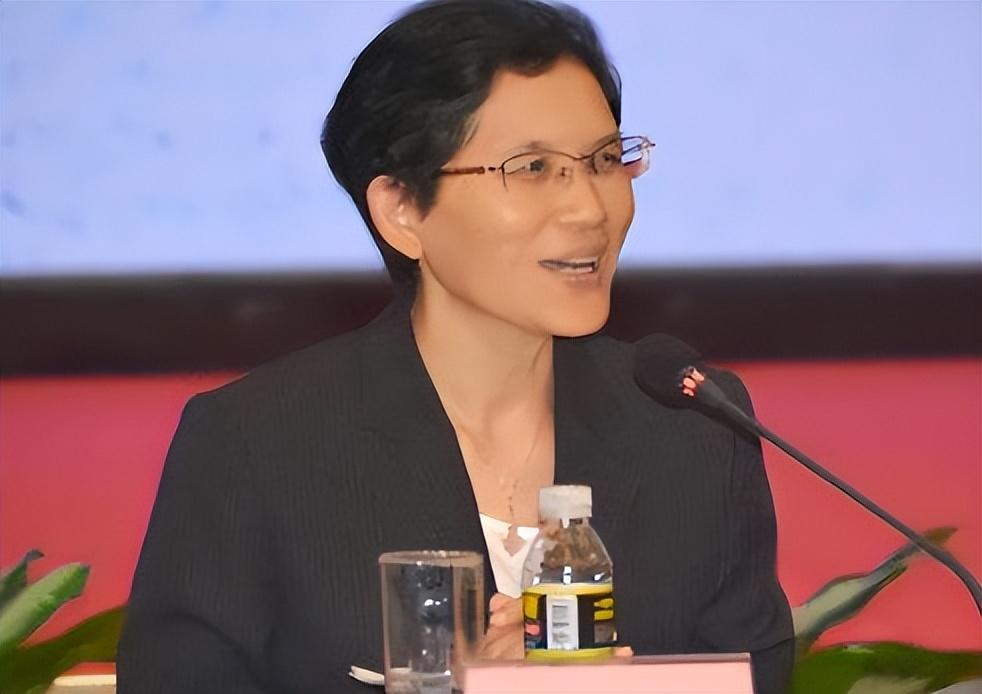 "最富法官"张家慧:30年一件实事不干,打麻将曝光200亿家产