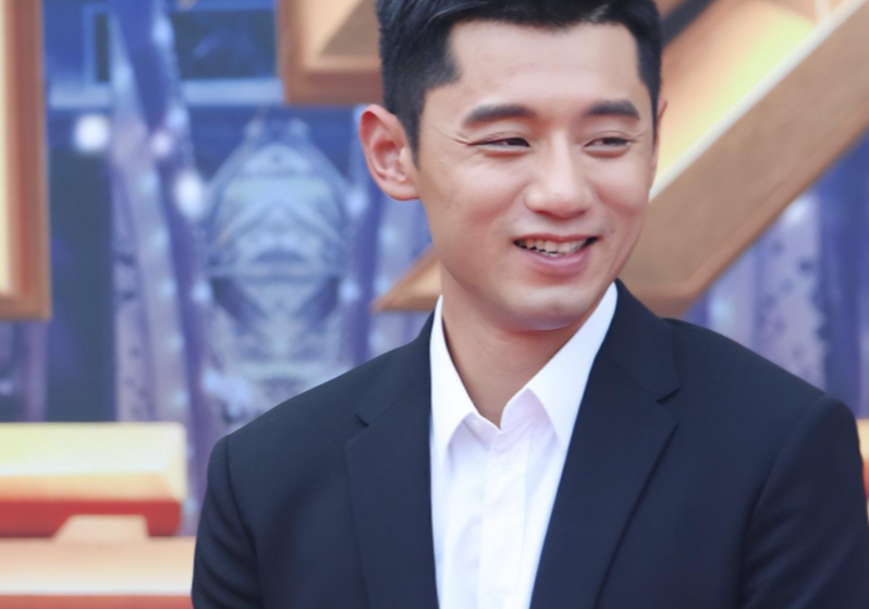 用于景甜艺人的身份,张继科也跻身进入了娱乐圈,分手后依旧在娱乐圈里