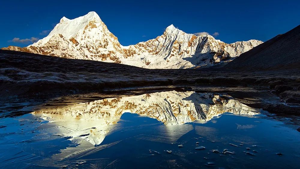 被《国家地理》杂志誉为"中国最美雪山"