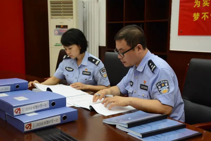 杨学林:全能交警 敬业党员