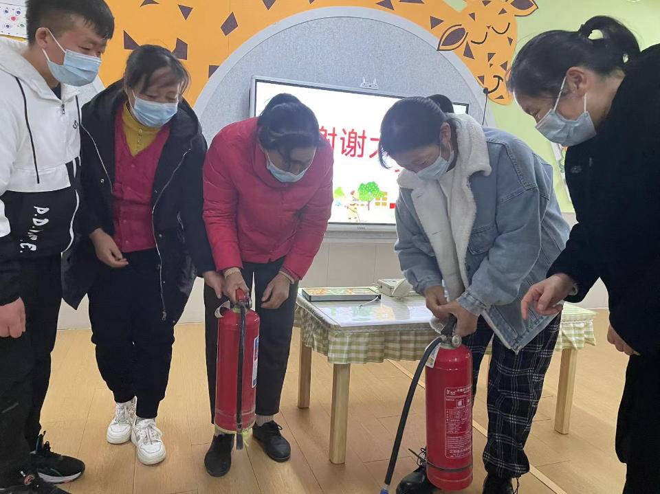 定陶区实验幼儿园开展教职工消防安全知识培训