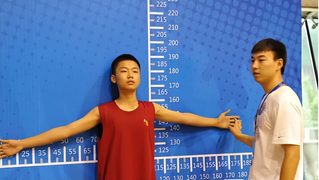 男孩多大开始"身高定型"?错过发育期,你家孩子可能无缘大高个