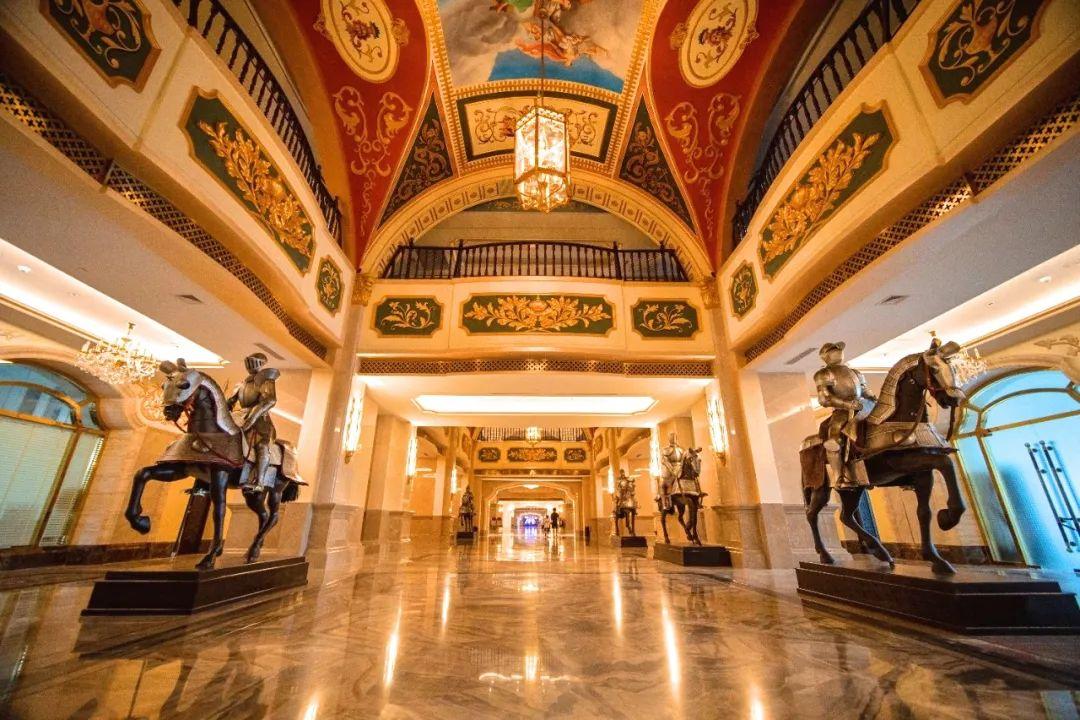 第一天:>蓬莱阁>八仙过海景区>三仙山>入住(隐居蓬莱酒店或者蓬莱小院