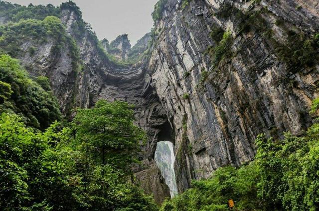 三個天然石頭橋,是《變形金剛4》的取景地,被列入世界遺產名錄