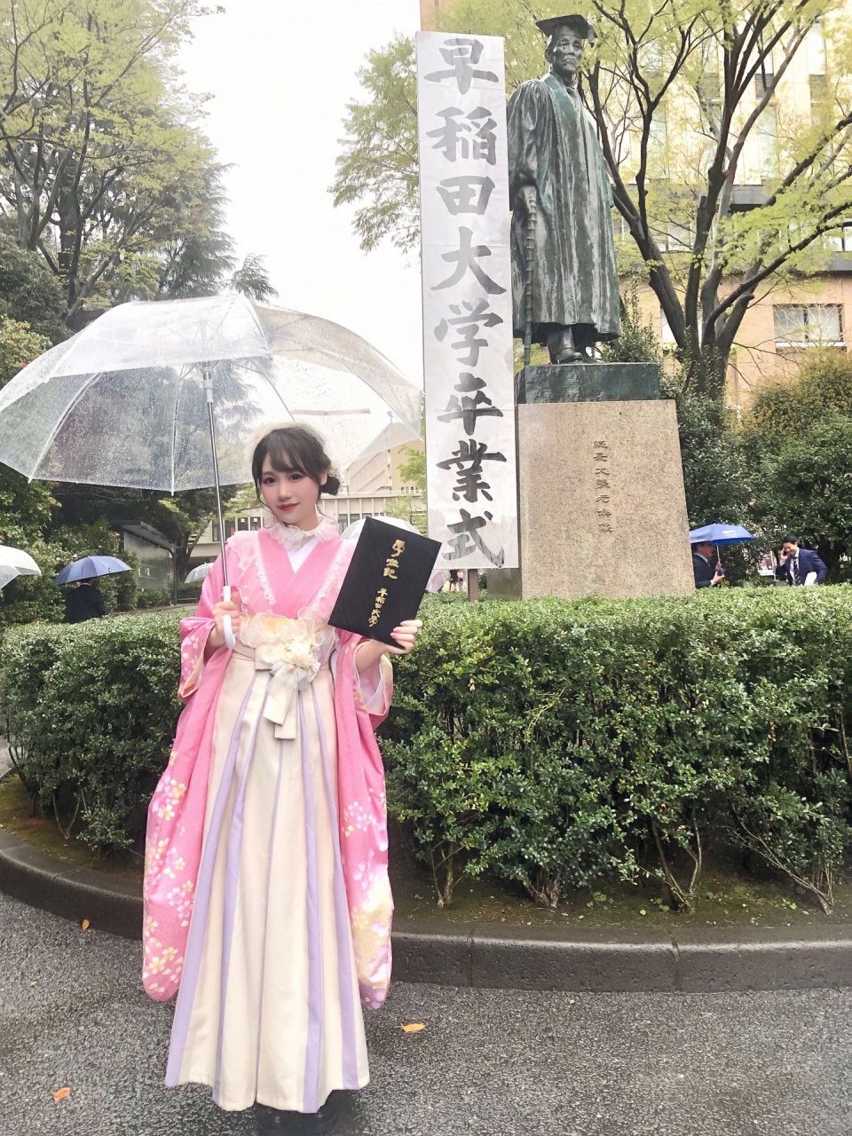 早稻田大学毕业式|变成一棵移动的樱花树 粉色星人毕业袴也必须粉色!