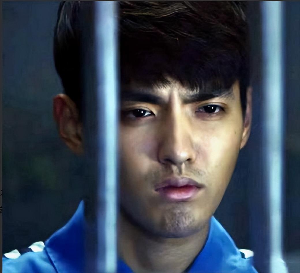 吴亦凡监狱生活后续,发福到认不出,当上"班长"仍坚持写歌