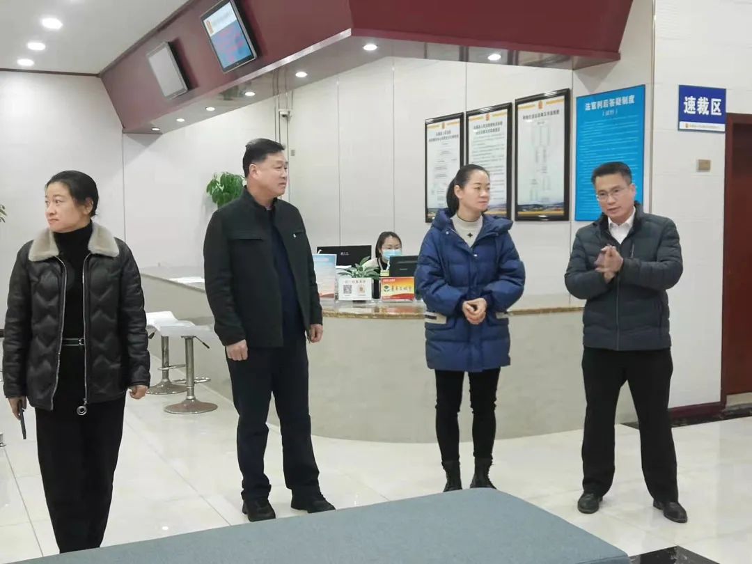 县政协副主席万钦红到永福法院走访看望政协委员