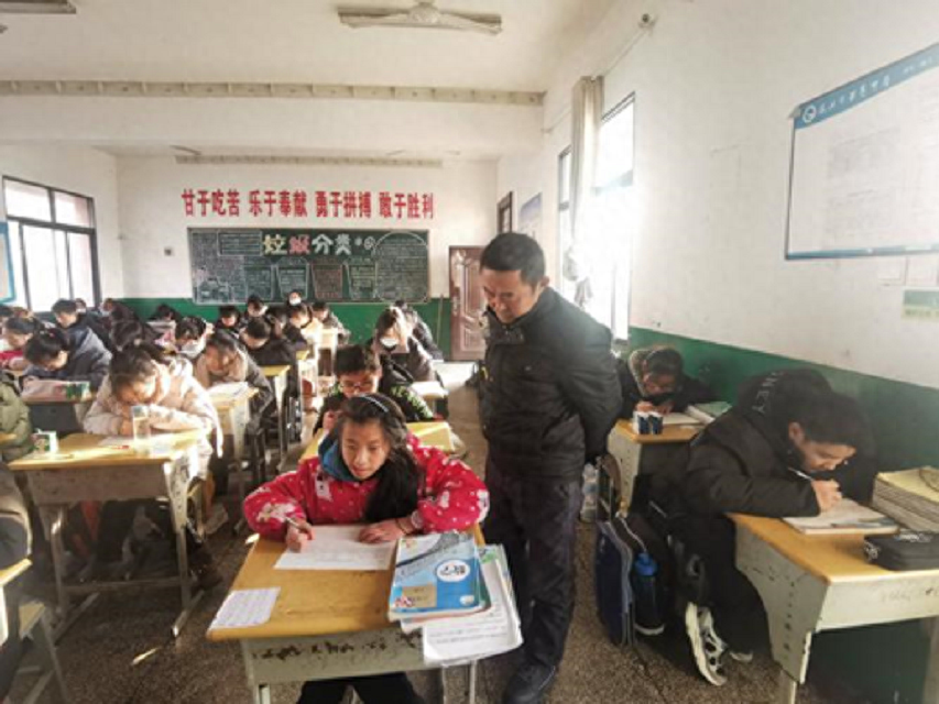 回顾神童"覃瑶":4岁上小学,12岁读重点高中,14岁时跳河自杀