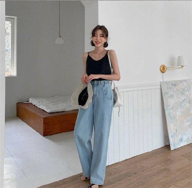 不瞒你说:夏天穿衣想遮肉,要做到"二松一紧",显瘦不再靠p图