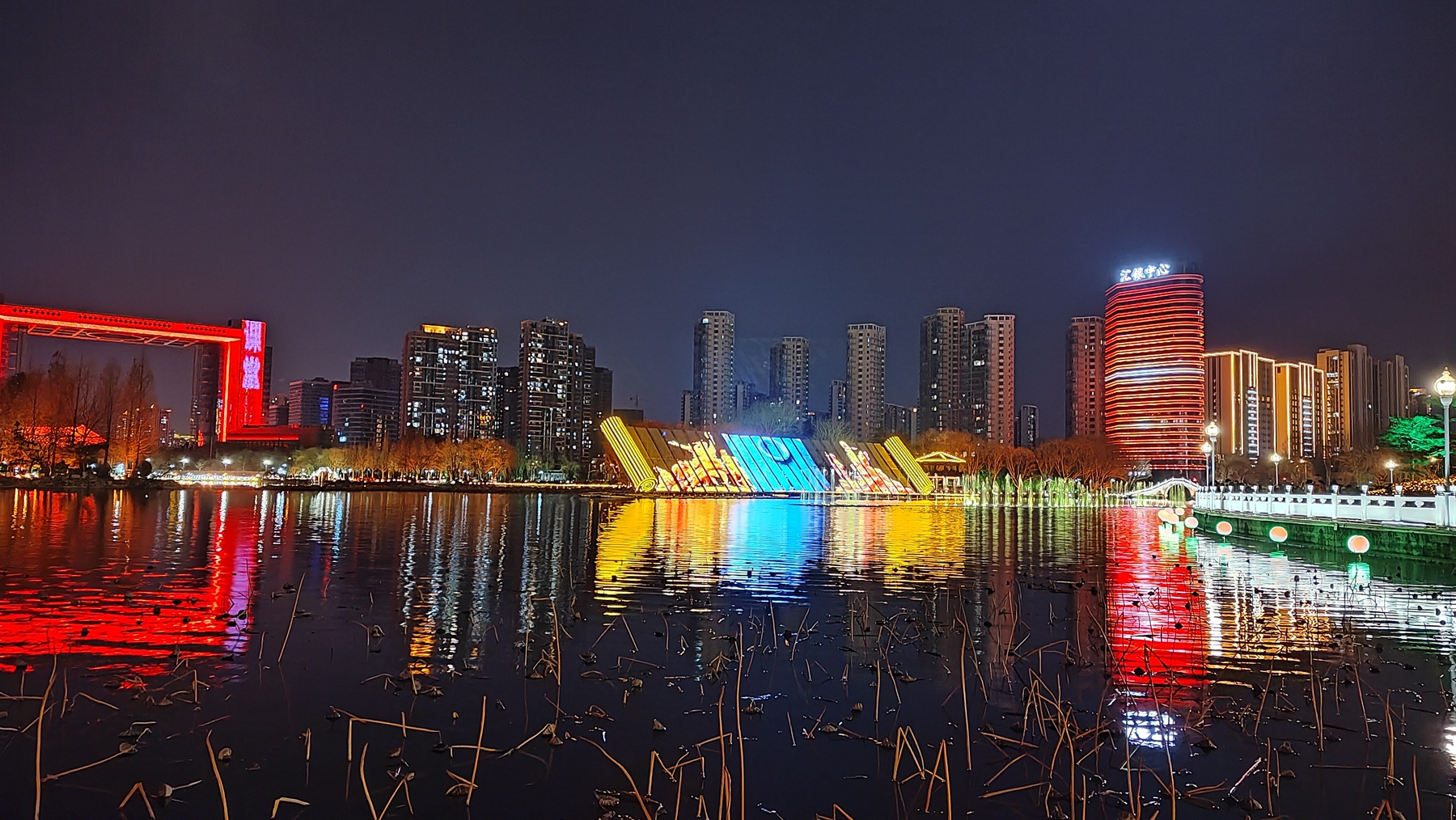 临沂五洲湖公园夜景图片