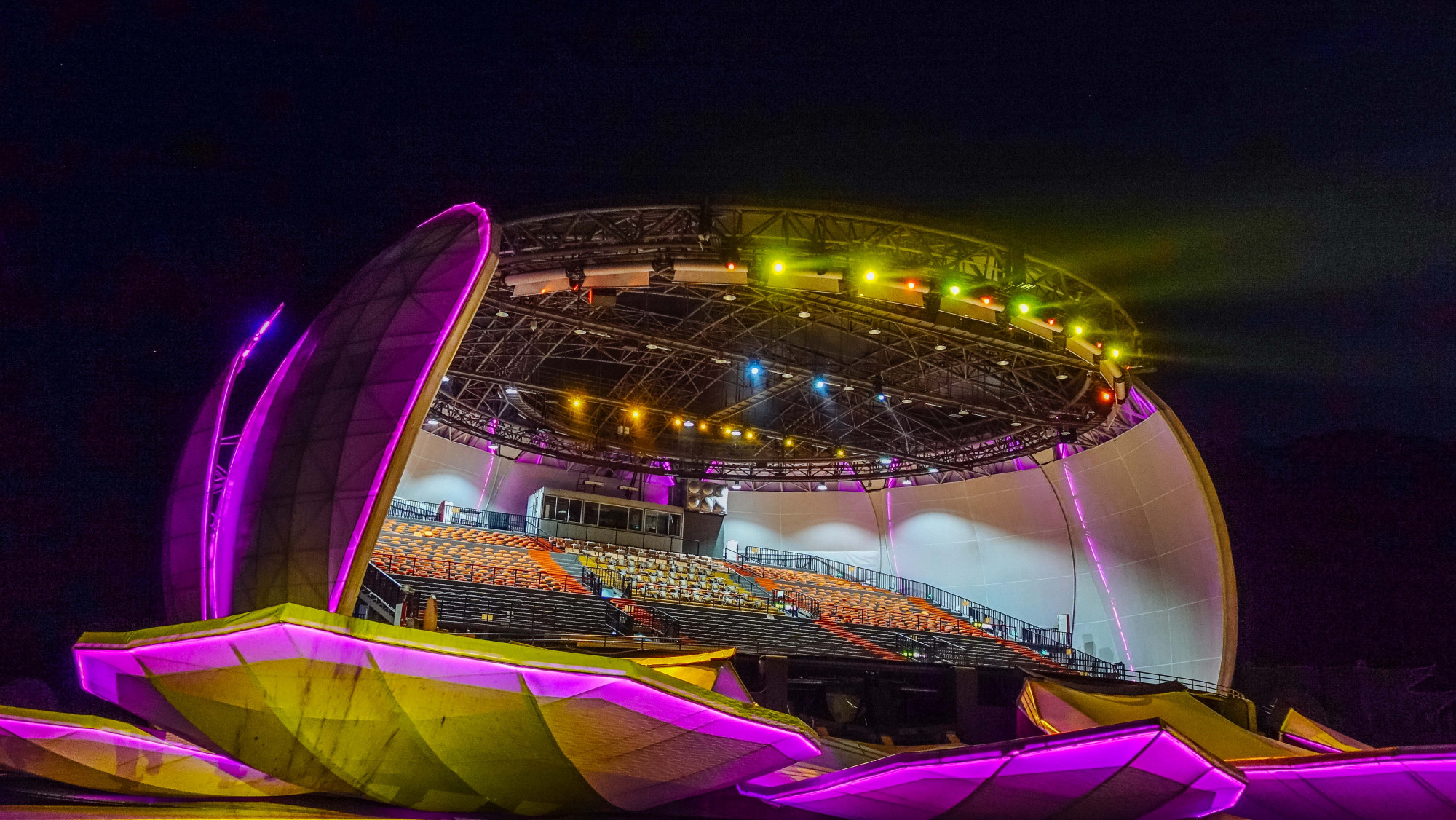 这个地方烧钱举办这么盛大的演出,你有看过吗?