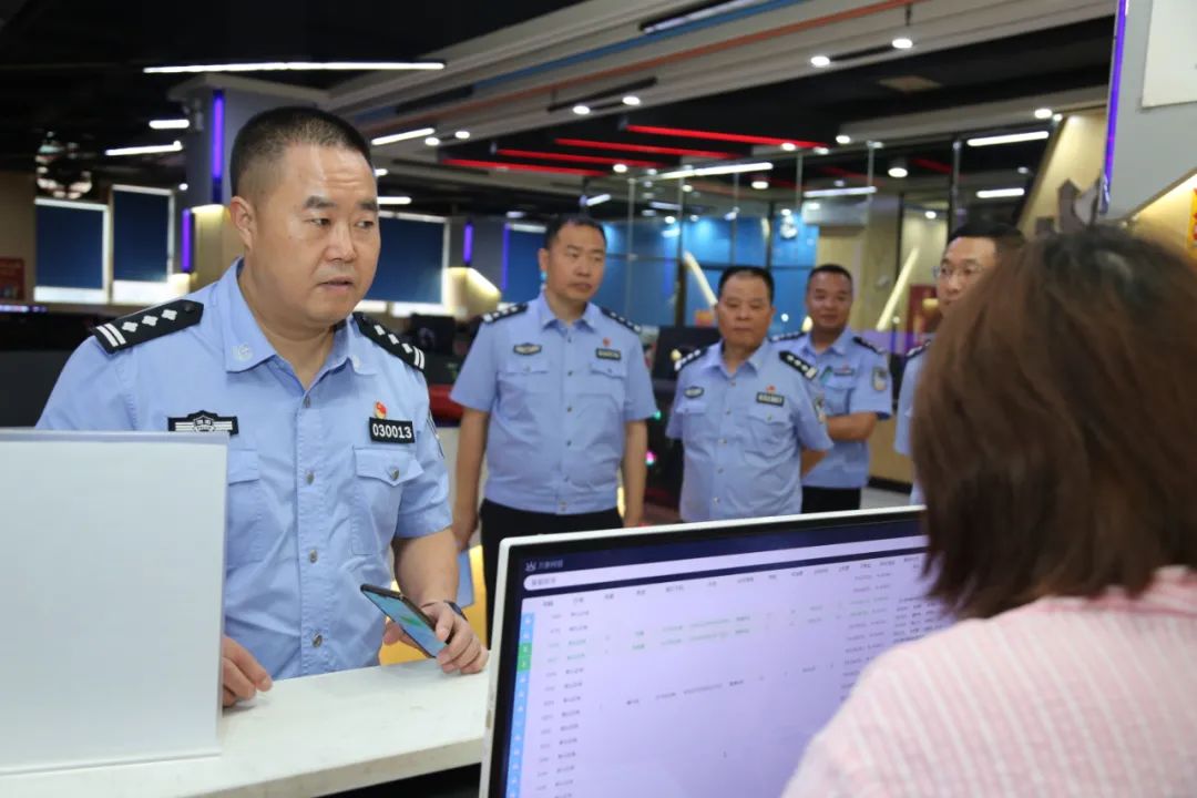 成良池同志深入一线督导文明城市复评迎检工作