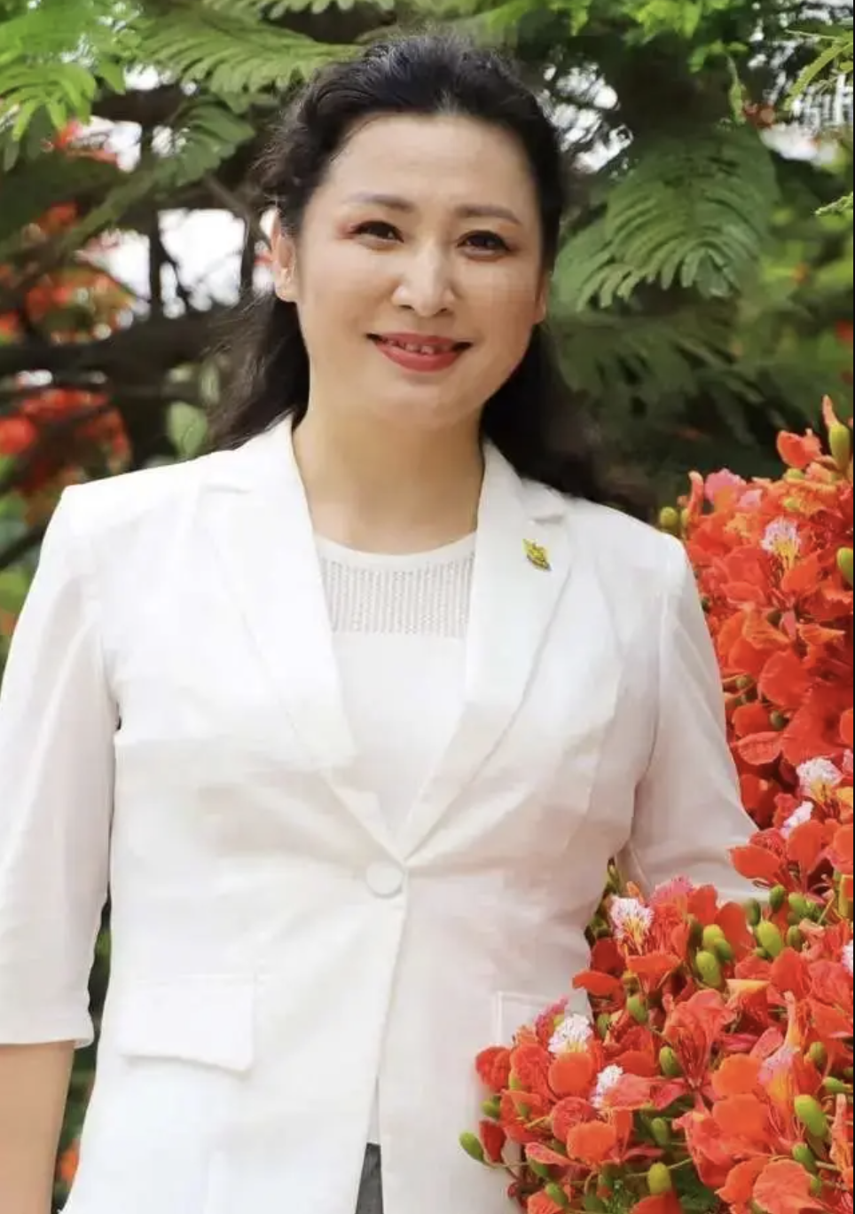 她是中国最美女校长,39岁任教授,49岁成汕大校长,倍受学生喜爱