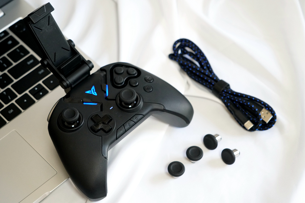 飞智八爪鱼2评测:电脑手机平板全兼容,轮盘键大杀四方!